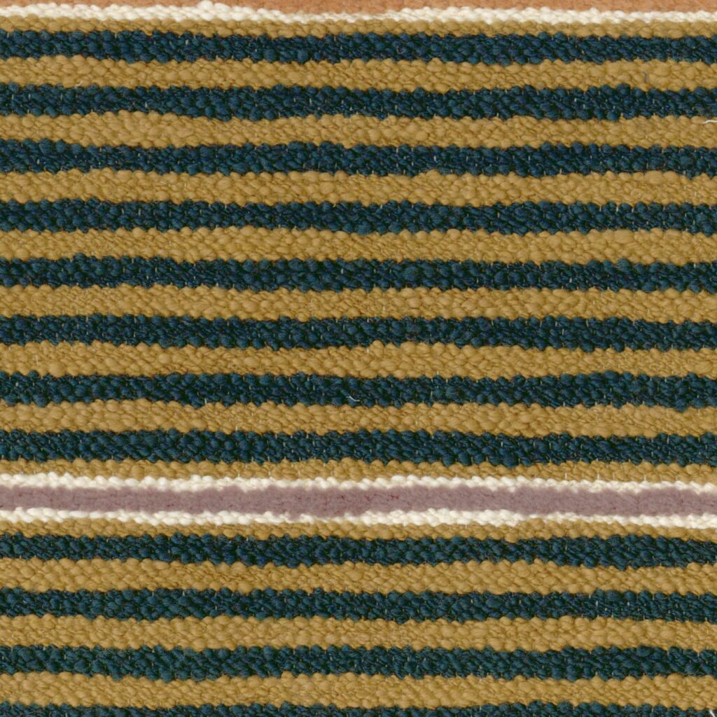 Gestreepte Elitis-stof Escondido LR 357 67 in geel, donkerblauw en beige tinten met grove textuur.