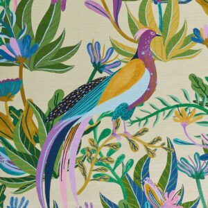 Kleurrijke Elitis-stof Izamal CN 001-31 met een sierlijke vogel te midden van tropische bloemen en bladeren.