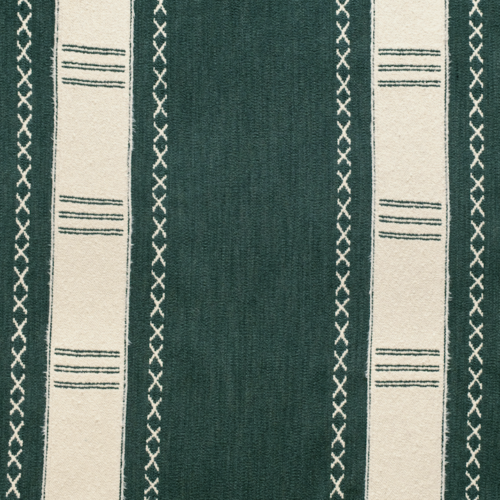 Groen en beige Elitis Escale LI 878 42 stof met verticale strepen en decoratief stikselpatroon.