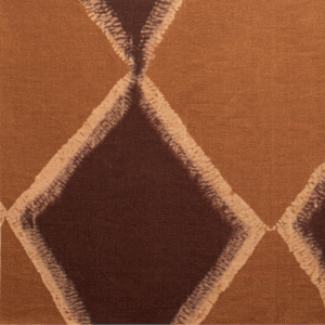 Oranjebruine Elitis Escale LI 883 35 stof met groot ruitpatroon en donkere accenten.