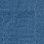 Detail van een blauwe Elitis Esprit LI 871 stof met een subtiel geweven ruitpatroon.