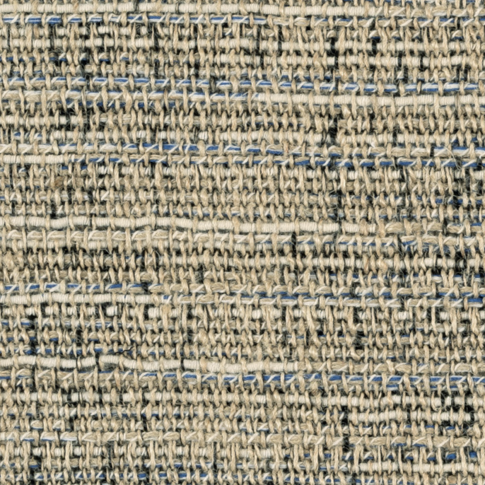 Detail van Elitis-stof Horizon LI 873 40 met een grof geweven structuur in beige- en blauwtinten.