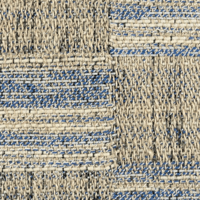 Detailopname van de Elitis-stof Horizon LI 873 40 met geweven beige en blauwe textuur.