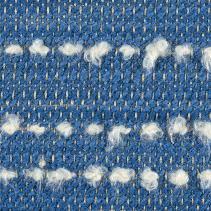 Detail van Elitis-stof Horizon LI 875 40 met blauw geweven patroon en witte, wollige accenten.
