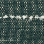 Groen Elitis Horizon LI 875 41 meubelstof met grove geweven structuur en witte decoratieve draadaccenten.