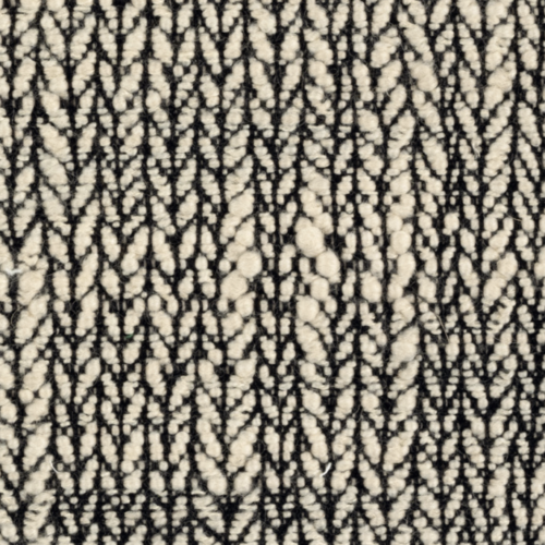Detailopname van Elitis-stof Horizon LI 877 80 met een zwart-wit geweven zigzagpatroon.