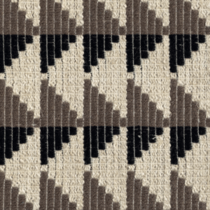 Detail van Elitis-stof Horizon LI 882 80 met een geometrisch patroon in beige, bruin en zwart.