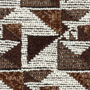 Detail van Elitis-stof Horizon LR 331 70 met geometrisch patroon in bruin, zwart en wit.