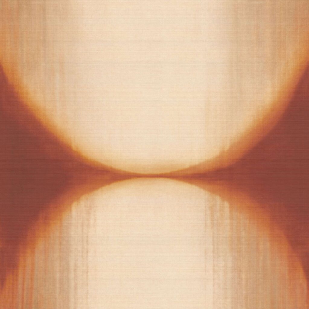 Abstract patroon in aardetinten uit de Elitis Tribus Iitza RM 1081-35 collectie met zachte cirkelvormige overgangen.