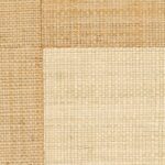 Detail van een geweven wandbekleding met natuurlijke vezels in verschillende beige tinten uit de Elitis Tribus Comporta RM 1079 01 collectie.