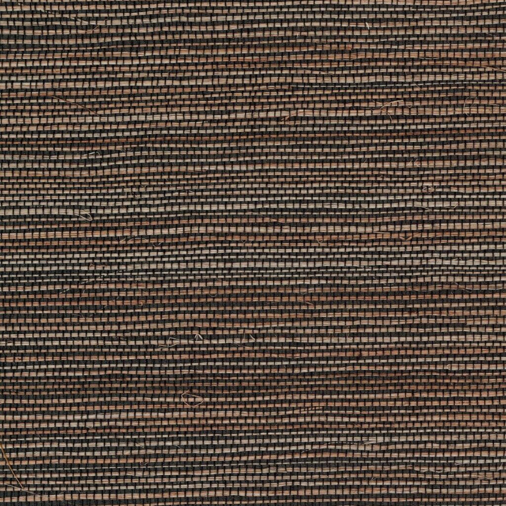 Close-up van het geweven oppervlak van Elitis Tribus Favoris RM 1070-82 behang in aardetinten.