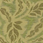 Decoratief patroon van abstracte groene bladeren en strepen op een lichtgele achtergrond, uit de Elitis Tribus IskandarRM-1097-60 collectie.