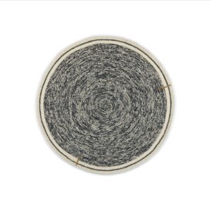 Rond Elitis vloerkleed Oscar TA 131 82 08 met gemêleerd zwart-wit patroon en contrasterende details.