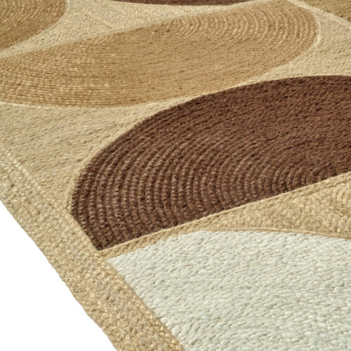 Detail van het Elitis vloerkleed Rocky Caramel met halfronde patronen in beige, bruin en crème tinten.