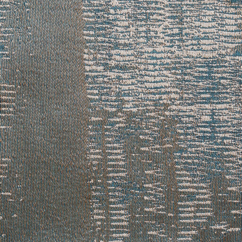 Close-up van Eltis-stof in het dessin Craft Chic Sera LR 336-76 met een blauw-grijs gemêleerd patroon.