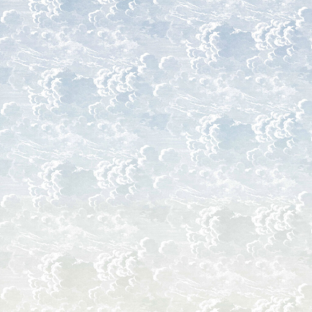 Illustratief Fornasetti-behang met een patroon van witte wolken tegen een zacht pastelblauwe lucht.