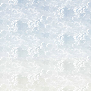 Illustratief Fornasetti-behang met een patroon van witte wolken tegen een zacht pastelblauwe lucht.