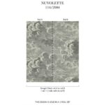 Grijs Fornasetti-behang Nuvolette met wolkenpatroon, gepresenteerd in twee bijpassende rollen (A en B).