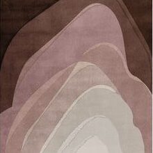 Vloerkleed Limited Edition AGHR 43529 Port Rose met gelaagde abstracte vormen in roze en bruine tinten.