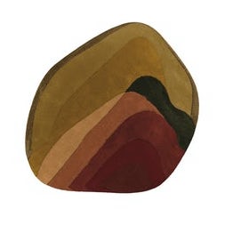 Vloerkleed in organische vorm met aardetinten uit de Limited Edition Agate Low collectie, model Autumns Tobacco.