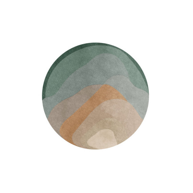 Ronde vloerkleed met lagen in aardetinten en groene kleuren, geïnspireerd op agaatsteenpatronen.
