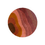 Rond vloerkleed uit de Limited Edition Allegro collectie met golvende patronen in warme rood- en bruintinten.