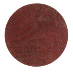 Rond vloerkleed in auburn-bruin met een abstract patroon uit de Limited Edition Spiro-collectie.