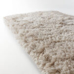 Detailweergave van het zachte, hoogpolige Limited Edition vloerkleed Cosmic Mongolia in de kleur Papyrus.