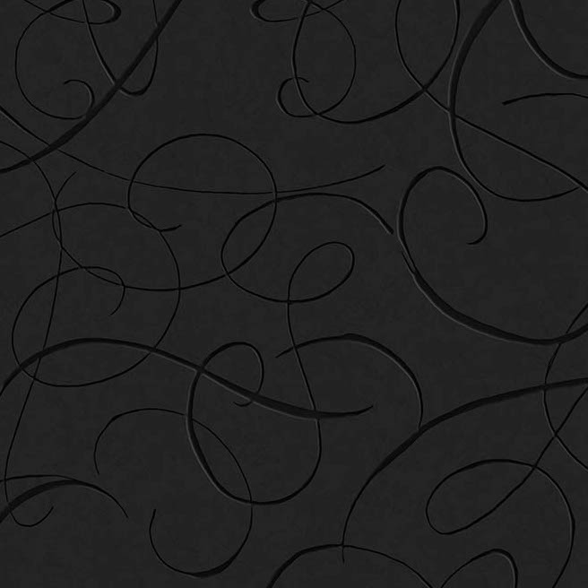 Donker behang met sierlijke kalligrafie-achtige lijnen uit de Calligraphy Bird MO2011 MIDNIGHT collectie.