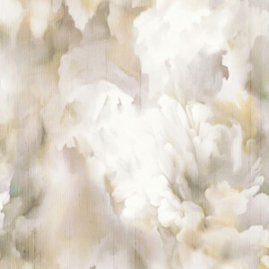 Zachte bloemenprint in beige- en crèmetinten uit het Moooi Silk Bombis MO5012 ontwerp.