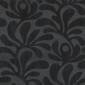 Donker decoratief patroon van de Moooi Woodblock Beetle Fern in de kleur ebony met organische, bladachtige vormen.