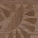 Houten paneel met ingegraveerd zonnebloemachtig patroon uit de Moooi Woodblock Beetle Flora collectie.