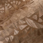 Detailopname van het houten oppervlak van het Moooi Woodblock Beetle Flora MO5061 ontwerp met ingegraveerde blad- en bloemvormen.