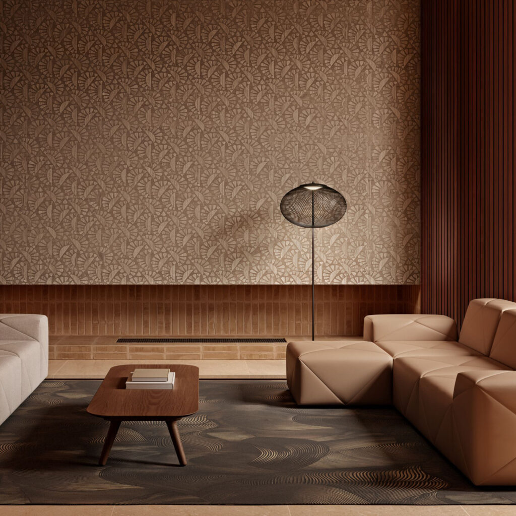 Sfeervolle woonkamer met het Moooi Woodblock Beetle Flora MO5061 behang, moderne meubels en warme aardetinten.