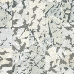 Abstract zwart-wit behangpatroon van Moooi met een fragmentarisch camouflage-achtig ontwerp uit de Armoured Boar-serie.