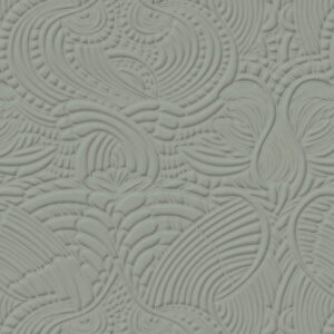 Reliefachtig behang met een gestileerd patroon van Dodo Pavone in een zachte celadon-kleur.