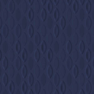 Donkerblauw Moooi-behang met een herhalend ovaal visachtig reliëfpatroon, model Flying Coral Fish MO2103 in Pacific Blue.