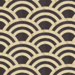 Behangpatroon Moooi Tokyo Blue Lucky O's MO3040 met overlappende zwart-beige boogvormige motieven.
