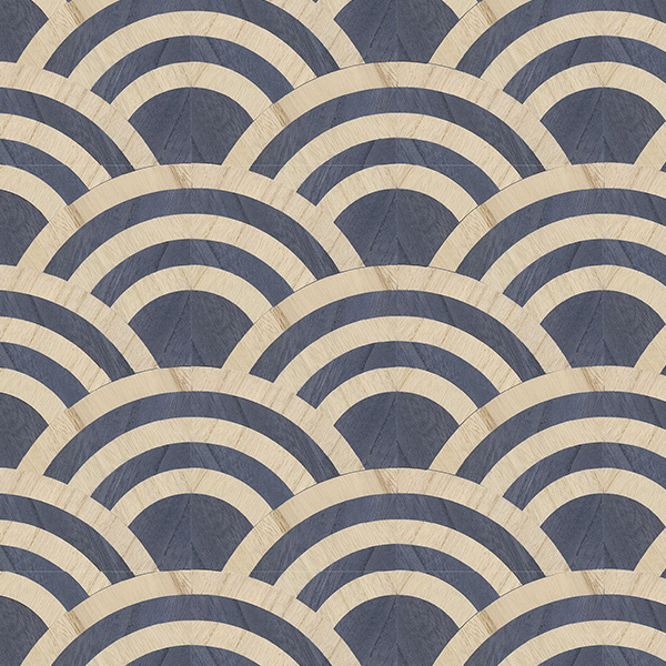 Behangpatroon Tokyo Blue Lucky O's van Moooi met golvende halve cirkels in blauw en beige houtstructuur.