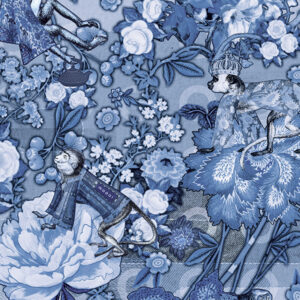 Decoratief blauw behang met bloemmotieven en fantasierijke apen in oosterse kleding, uit de Moooi Tokyo Blue-collectie.