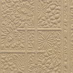 Beige behang met reliëf van bloemenpatroon en Shoji-achtige rasterstructuur uit de Tokyo Blue Shoji Blossom collectie.
