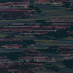Donkerblauw behang met horizontale strepen in roze, geel, grijs en wit uit de Moooi Tokyo Blue Tie Tami Sunrise collectie.