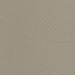 Beige reliëfbehang uit de Moooi Wallcovering TechnoBee MO5043-serie met golvende lijnstructuren.