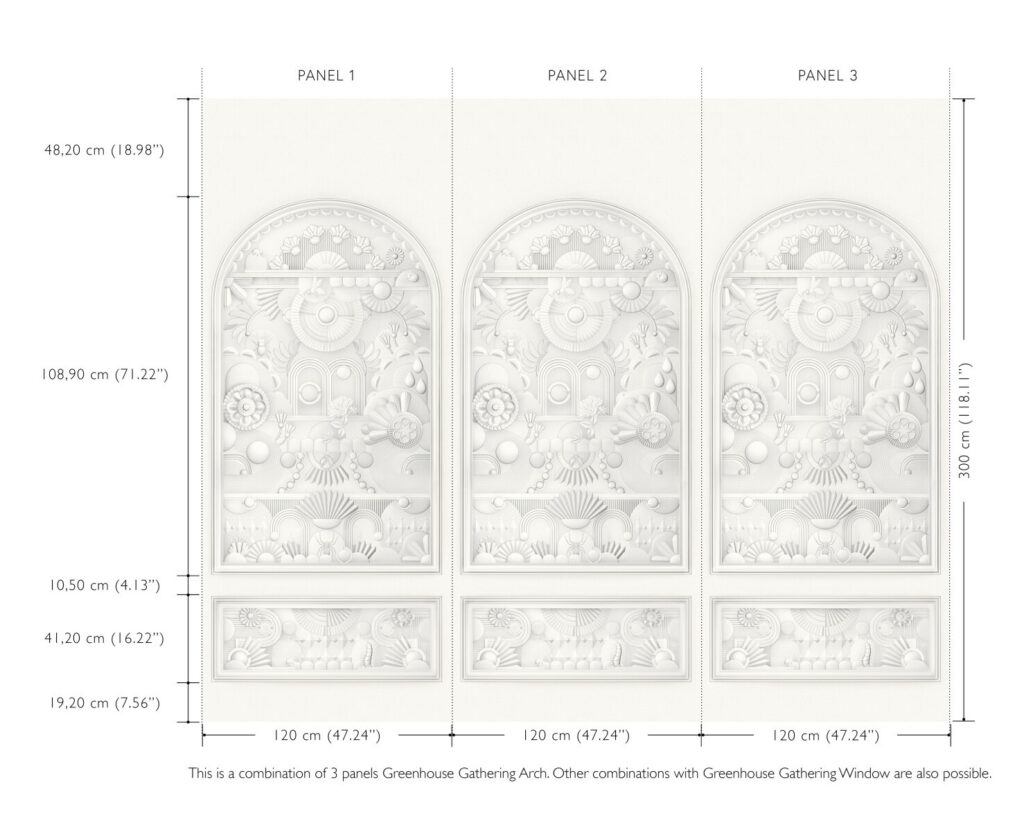 Decoratief muurpaneelontwerp met drie witte Greenhouse Gathering Arch-panelen van Moooi, elk rijk gedetailleerd met florale en geometrische reliëfpatronen.