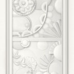 Reliefachtig wit muurpaneel uit de Moooi Wallcovering Green House-collectie met gestileerde bloemen- en bladmotieven.