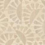 Beige wandbekleding met abstract houtblokpatroon van halve cirkels en gestileerde bladvormen uit de Moooi Green House collectie.