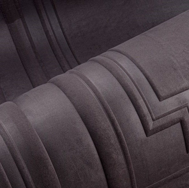 Detail van de gebogen, fluweelachtige bekleding van de Objet Grandeur 44003-2GCV designbank in donkergrijs.