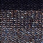 Close-up van het geweven vloerkleed Perletta Limone in de kleur Fade Blue.