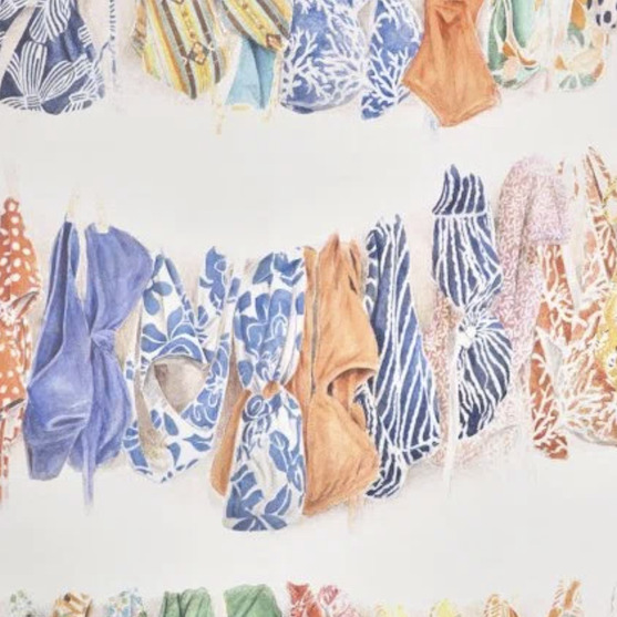 Illustratie van kleurrijke badkleding aan een waslijn, afkomstig van het Pierre Frey La Baignade behang (FP-005001).
