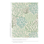 Behang met een patroon van kleurrijke koraalvormen in groentinten en blauw uit de Pierre Frey Acropora FP009002 collectie.